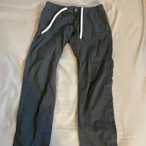 Vuori Ripstop Pant. Size small, black